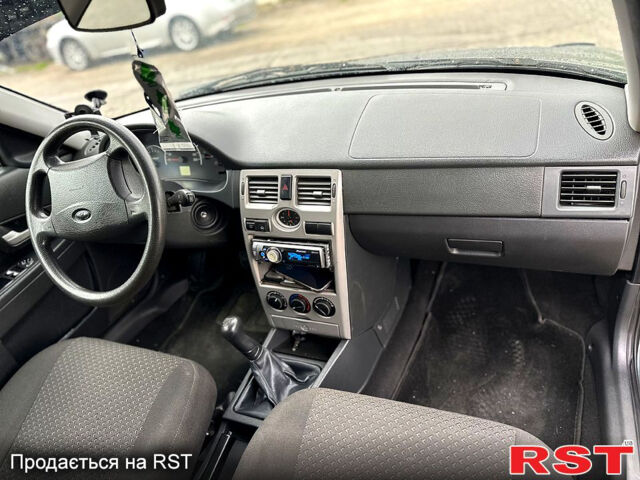 Зелений ВАЗ Priora, об'ємом двигуна 1.6 л та пробігом 125 тис. км за 3199 $, фото 13 на Automoto.ua