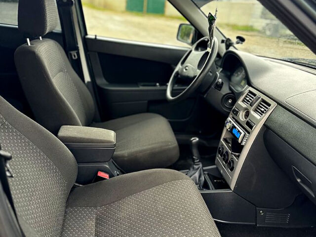 Зелений ВАЗ Priora, об'ємом двигуна 1.6 л та пробігом 125 тис. км за 3199 $, фото 11 на Automoto.ua
