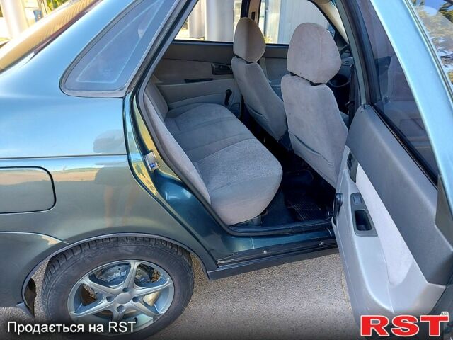 Зеленый ВАЗ Priora, объемом двигателя 1.6 л и пробегом 177 тыс. км за 2400 $, фото 7 на Automoto.ua