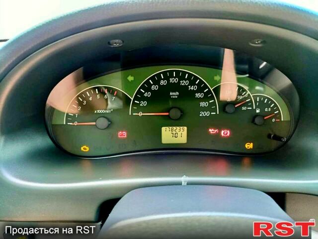 Зелений ВАЗ Priora, об'ємом двигуна 1.6 л та пробігом 178 тис. км за 2750 $, фото 5 на Automoto.ua