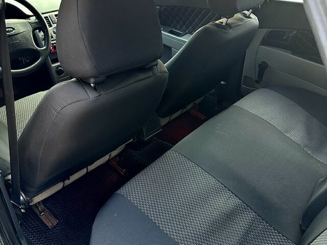 Зеленый ВАЗ Priora, объемом двигателя 1.6 л и пробегом 139 тыс. км за 3000 $, фото 8 на Automoto.ua