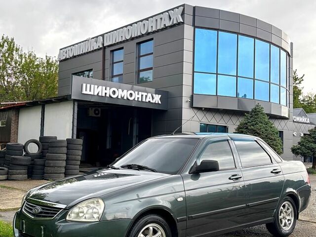 Зелений ВАЗ Priora, об'ємом двигуна 1.6 л та пробігом 327 тис. км за 3800 $, фото 1 на Automoto.ua