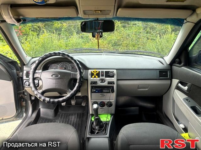 Зелений ВАЗ Priora, об'ємом двигуна 1.6 л та пробігом 327 тис. км за 3600 $, фото 5 на Automoto.ua