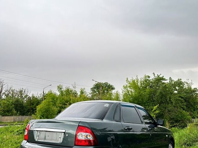 Зелений ВАЗ Priora, об'ємом двигуна 1.6 л та пробігом 327 тис. км за 3800 $, фото 2 на Automoto.ua