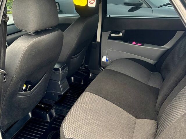 Зелений ВАЗ Priora, об'ємом двигуна 1.6 л та пробігом 327 тис. км за 3800 $, фото 6 на Automoto.ua