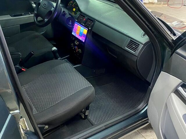 Зеленый ВАЗ Priora, объемом двигателя 1.6 л и пробегом 100 тыс. км за 3400 $, фото 7 на Automoto.ua