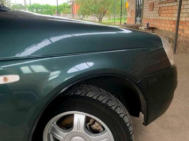 Зелений ВАЗ Priora, об'ємом двигуна 1.6 л та пробігом 213 тис. км за 3100 $, фото 4 на Automoto.ua