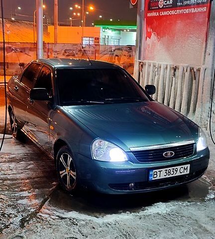 Зеленый ВАЗ Priora, объемом двигателя 1.6 л и пробегом 300 тыс. км за 2900 $, фото 2 на Automoto.ua