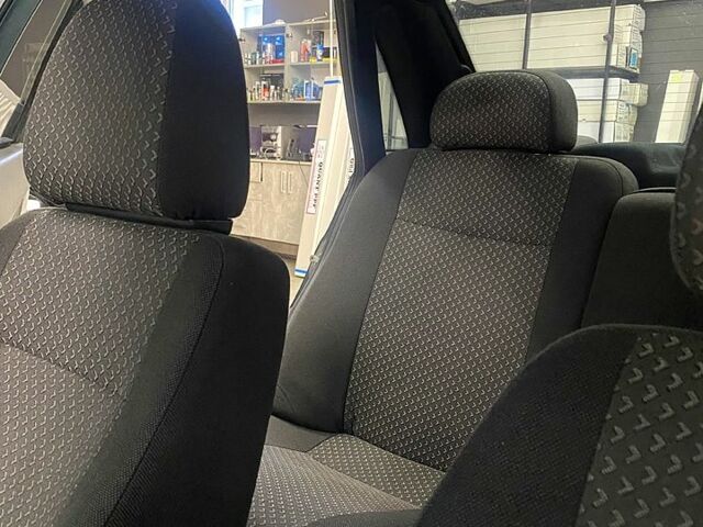 Зеленый ВАЗ Priora, объемом двигателя 1.6 л и пробегом 100 тыс. км за 3400 $, фото 6 на Automoto.ua