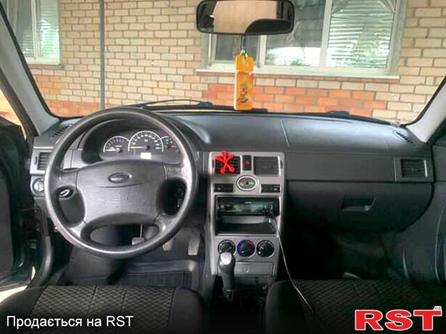 Зелений ВАЗ Priora, об'ємом двигуна 1.6 л та пробігом 213 тис. км за 3100 $, фото 6 на Automoto.ua