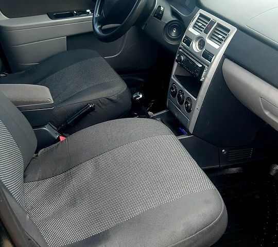 Зелений ВАЗ Priora, об'ємом двигуна 1.6 л та пробігом 171 тис. км за 3350 $, фото 1 на Automoto.ua