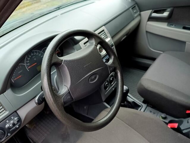 Зелений ВАЗ Priora, об'ємом двигуна 1.6 л та пробігом 93 тис. км за 3800 $, фото 2 на Automoto.ua