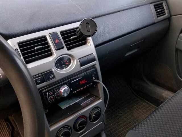 Зеленый ВАЗ Priora, объемом двигателя 1.6 л и пробегом 199 тыс. км за 3000 $, фото 2 на Automoto.ua