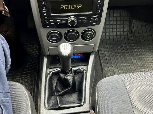 Зеленый ВАЗ Priora, объемом двигателя 1.6 л и пробегом 193 тыс. км за 2800 $, фото 9 на Automoto.ua