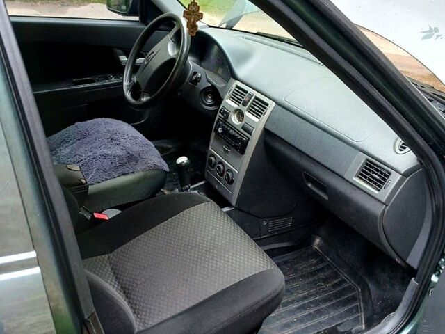 Зеленый ВАЗ Priora, объемом двигателя 1.6 л и пробегом 200 тыс. км за 2000 $, фото 4 на Automoto.ua