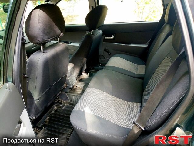 Зеленый ВАЗ Priora, объемом двигателя 1.6 л и пробегом 114 тыс. км за 3600 $, фото 10 на Automoto.ua