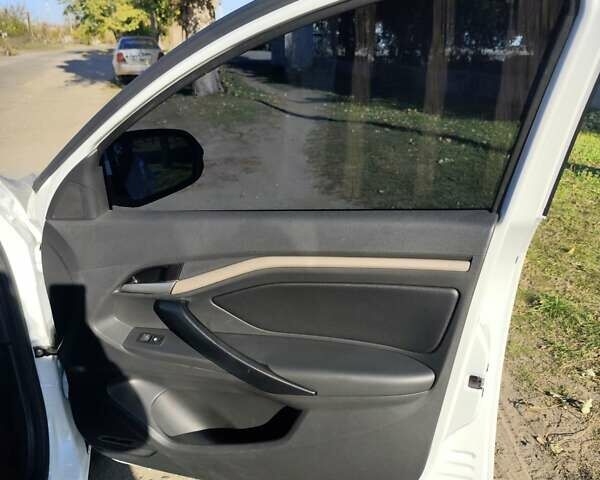 Белый ВАЗ Веста, объемом двигателя 1.6 л и пробегом 50 тыс. км за 9000 $, фото 9 на Automoto.ua