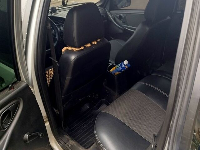 Серый ВАЗ Niva, объемом двигателя 1.7 л и пробегом 302 тыс. км за 4500 $, фото 5 на Automoto.ua