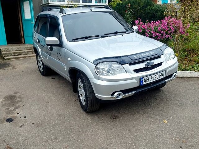 Серый ВАЗ Niva, объемом двигателя 1.7 л и пробегом 302 тыс. км за 4500 $, фото 2 на Automoto.ua