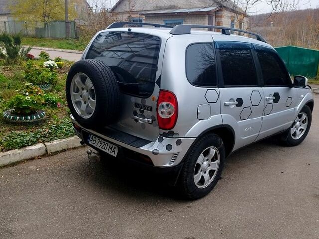 Серый ВАЗ Niva, объемом двигателя 1.7 л и пробегом 302 тыс. км за 4500 $, фото 3 на Automoto.ua