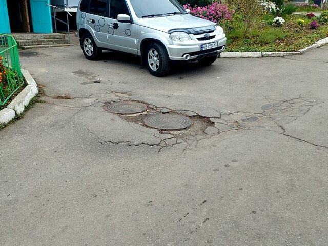 Серый ВАЗ Niva, объемом двигателя 1.7 л и пробегом 302 тыс. км за 4500 $, фото 1 на Automoto.ua