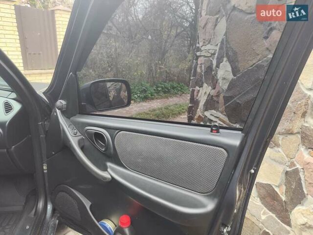 Білий ВАЗ Niva Travel, об'ємом двигуна 1.69 л та пробігом 38 тис. км за 12500 $, фото 29 на Automoto.ua