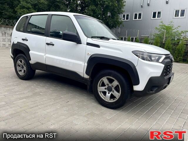 Білий ВАЗ Niva Travel, об'ємом двигуна 1.7 л та пробігом 94 тис. км за 6000 $, фото 5 на Automoto.ua