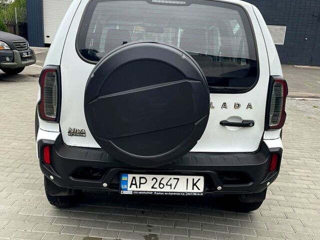 Білий ВАЗ Niva Travel, об'ємом двигуна 1.7 л та пробігом 94 тис. км за 6000 $, фото 1 на Automoto.ua