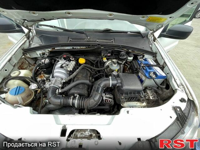 Білий ВАЗ Niva Travel, об'ємом двигуна 1.7 л та пробігом 94 тис. км за 6000 $, фото 12 на Automoto.ua