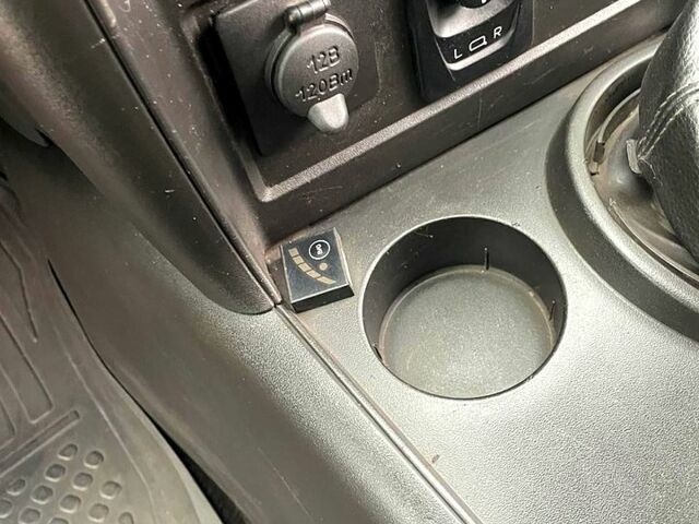 Білий ВАЗ Niva Travel, об'ємом двигуна 1.7 л та пробігом 94 тис. км за 6000 $, фото 10 на Automoto.ua