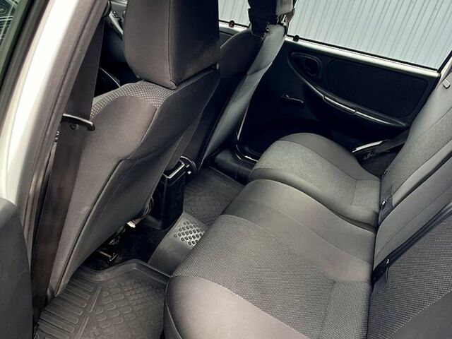 Білий ВАЗ Niva Travel, об'ємом двигуна 1.7 л та пробігом 94 тис. км за 6000 $, фото 13 на Automoto.ua