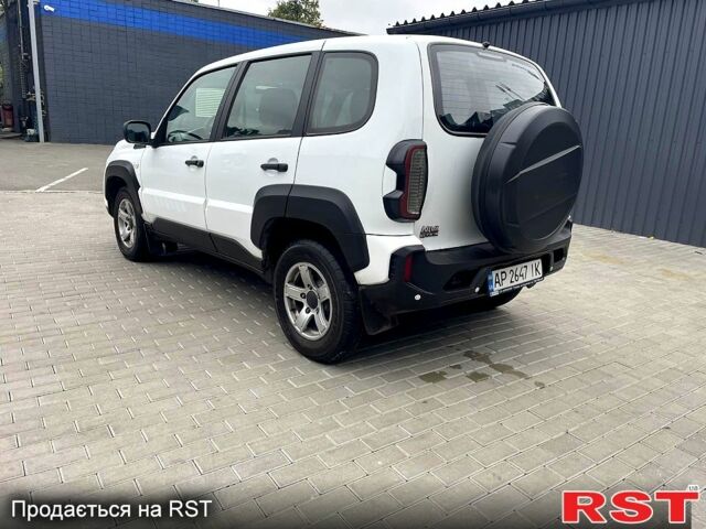 Білий ВАЗ Niva Travel, об'ємом двигуна 1.7 л та пробігом 94 тис. км за 6000 $, фото 2 на Automoto.ua