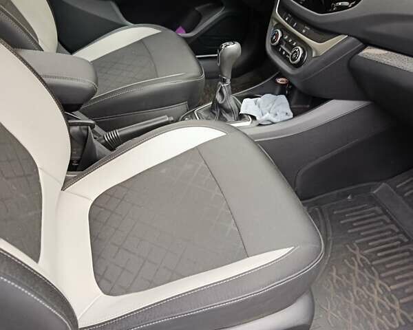 Белый ВАЗ Vesta Cross, объемом двигателя 1.8 л и пробегом 24 тыс. км за 9000 $, фото 3 на Automoto.ua