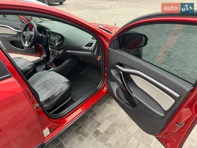 Красный ВАЗ Vesta Cross, объемом двигателя 1.6 л и пробегом 65 тыс. км за 11000 $, фото 13 на Automoto.ua