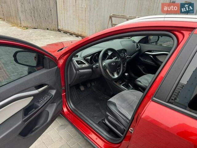 Красный ВАЗ Vesta Cross, объемом двигателя 1.6 л и пробегом 65 тыс. км за 11000 $, фото 10 на Automoto.ua
