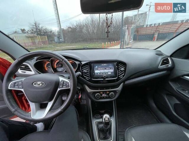 Оранжевый ВАЗ Vesta Cross, объемом двигателя 1.77 л и пробегом 45 тыс. км за 12500 $, фото 13 на Automoto.ua