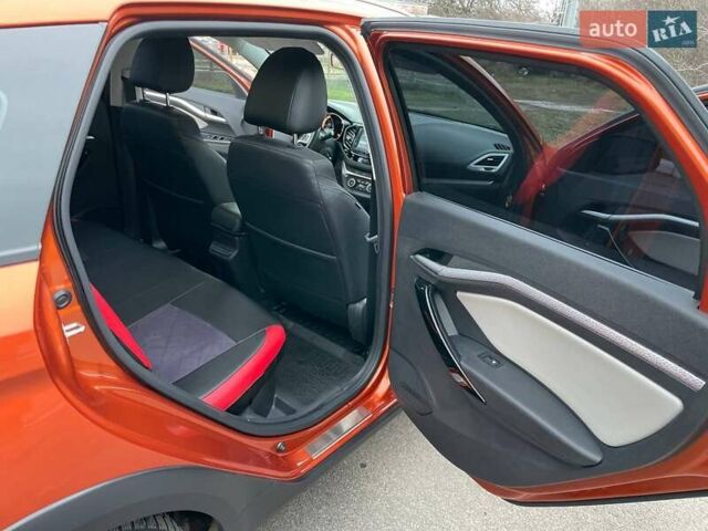 Оранжевый ВАЗ Vesta Cross, объемом двигателя 1.77 л и пробегом 45 тыс. км за 12500 $, фото 18 на Automoto.ua