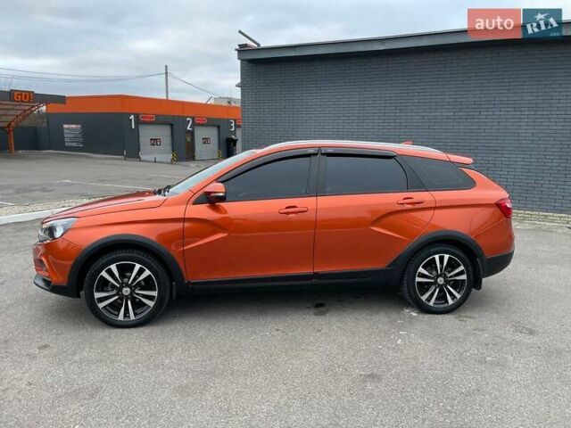 Оранжевый ВАЗ Vesta Cross, объемом двигателя 1.77 л и пробегом 45 тыс. км за 12500 $, фото 4 на Automoto.ua