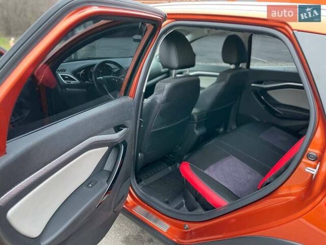 Оранжевый ВАЗ Vesta Cross, объемом двигателя 1.77 л и пробегом 45 тыс. км за 12500 $, фото 16 на Automoto.ua