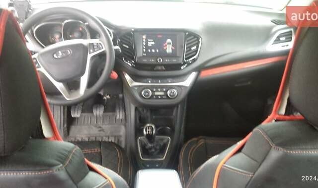 Оранжевый ВАЗ Vesta Cross, объемом двигателя 1.8 л и пробегом 9 тыс. км за 10500 $, фото 7 на Automoto.ua