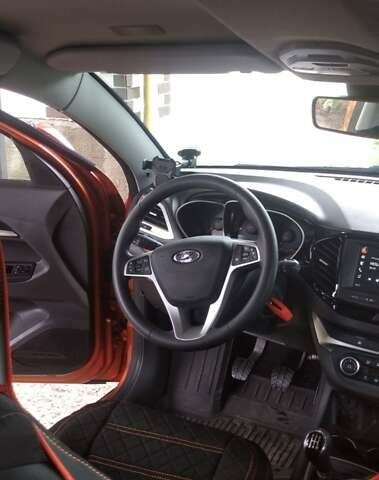 Оранжевый ВАЗ Vesta Cross, объемом двигателя 1.8 л и пробегом 9 тыс. км за 10500 $, фото 6 на Automoto.ua