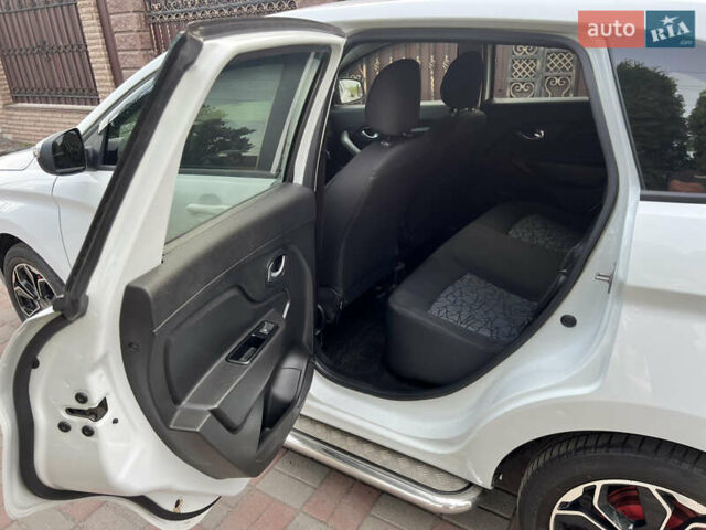 Белый ВАЗ XRay, объемом двигателя 1.8 л и пробегом 53 тыс. км за 7900 $, фото 29 на Automoto.ua