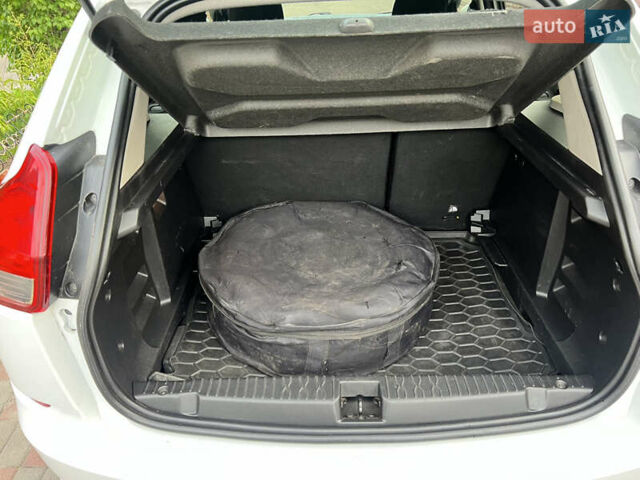 Белый ВАЗ XRay, объемом двигателя 1.8 л и пробегом 53 тыс. км за 7900 $, фото 30 на Automoto.ua