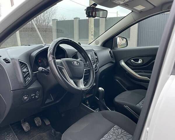Білий ВАЗ XRay, об'ємом двигуна 1.6 л та пробігом 59 тис. км за 7976 $, фото 5 на Automoto.ua