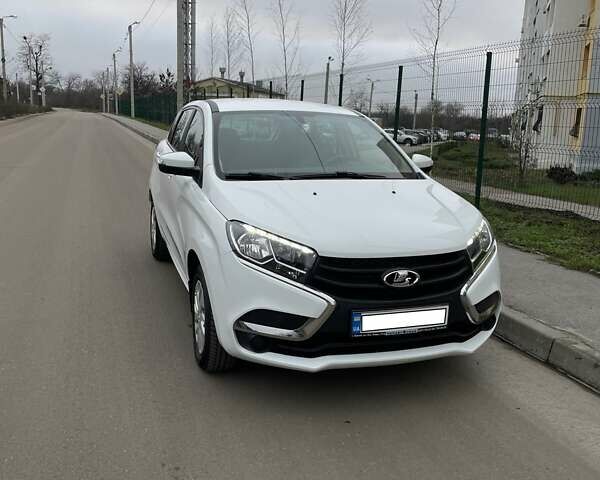 Білий ВАЗ XRay, об'ємом двигуна 1.6 л та пробігом 59 тис. км за 7976 $, фото 3 на Automoto.ua