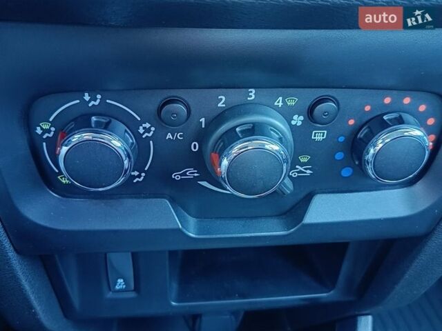 Чорний ВАЗ XRay, об'ємом двигуна 1.6 л та пробігом 19 тис. км за 6500 $, фото 32 на Automoto.ua