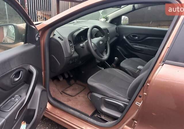 Коричневий ВАЗ XRay, об'ємом двигуна 1.6 л та пробігом 42 тис. км за 9000 $, фото 2 на Automoto.ua