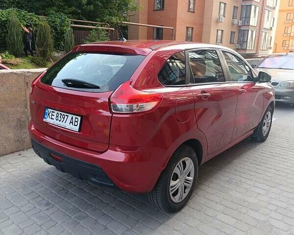 Красный ВАЗ XRay, объемом двигателя 1.6 л и пробегом 40 тыс. км за 8500 $, фото 4 на Automoto.ua