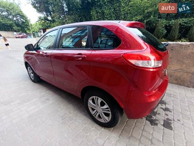 Красный ВАЗ XRay, объемом двигателя 1.6 л и пробегом 40 тыс. км за 8500 $, фото 7 на Automoto.ua