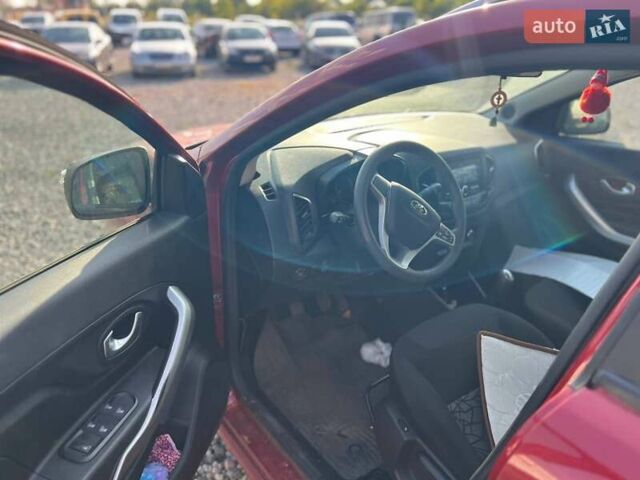 Красный ВАЗ XRay, объемом двигателя 1.6 л и пробегом 20 тыс. км за 2700 $, фото 5 на Automoto.ua